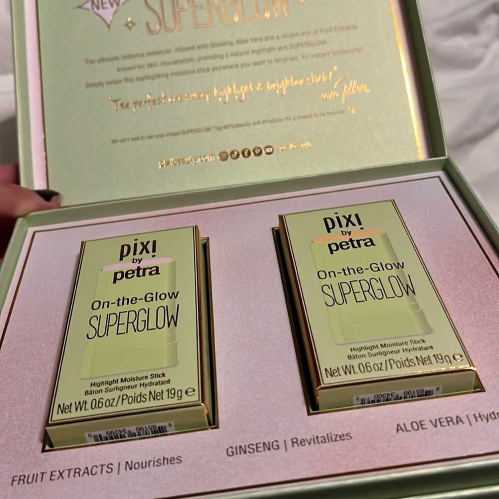 Pixi SuperGlow Highlight Moisture Sticks “petal dew” & “gilded gold”